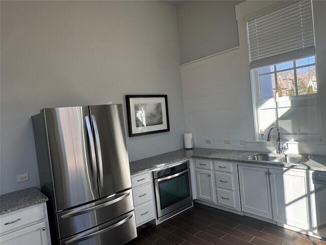 Building Photo - 2104 McFarlin Ln