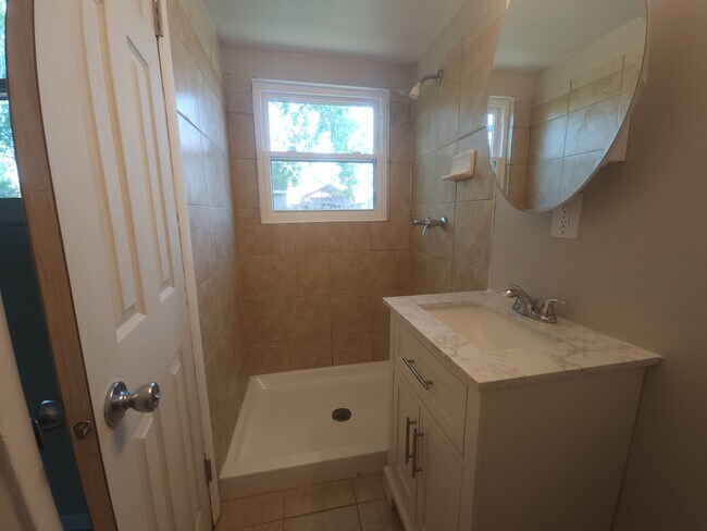 Building Photo - 846 Drawbridge Dr