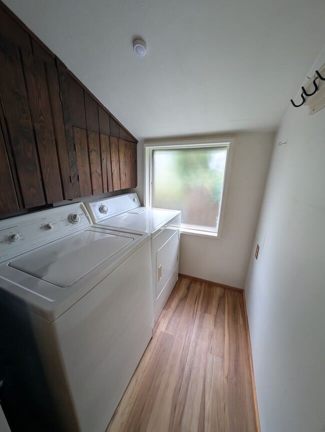 Building Photo - Rent Your Own Oasis! Available Now!