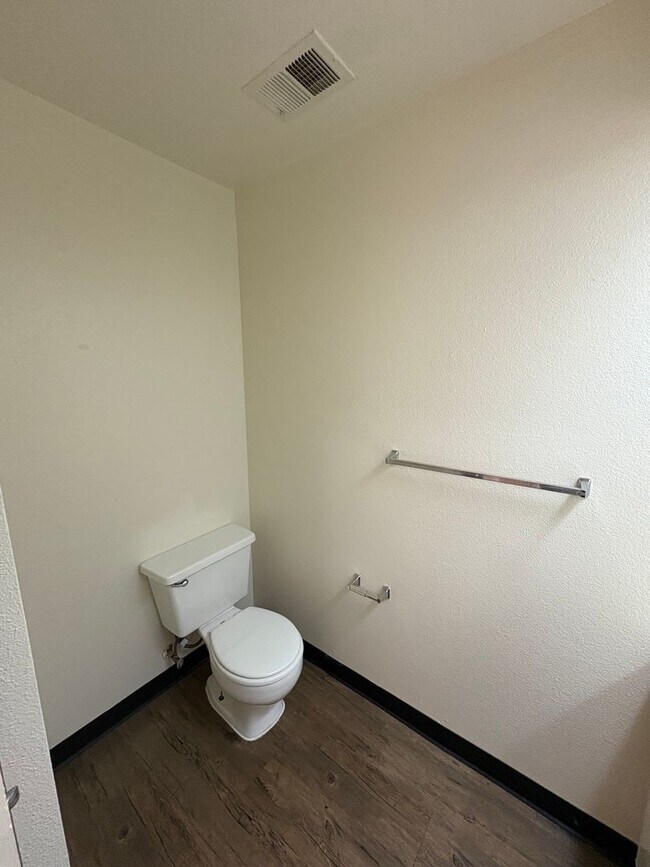 Building Photo - 3 Bedroom Home located in Westgate Neighbo...