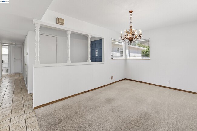 Building Photo - 1450 Kolln St