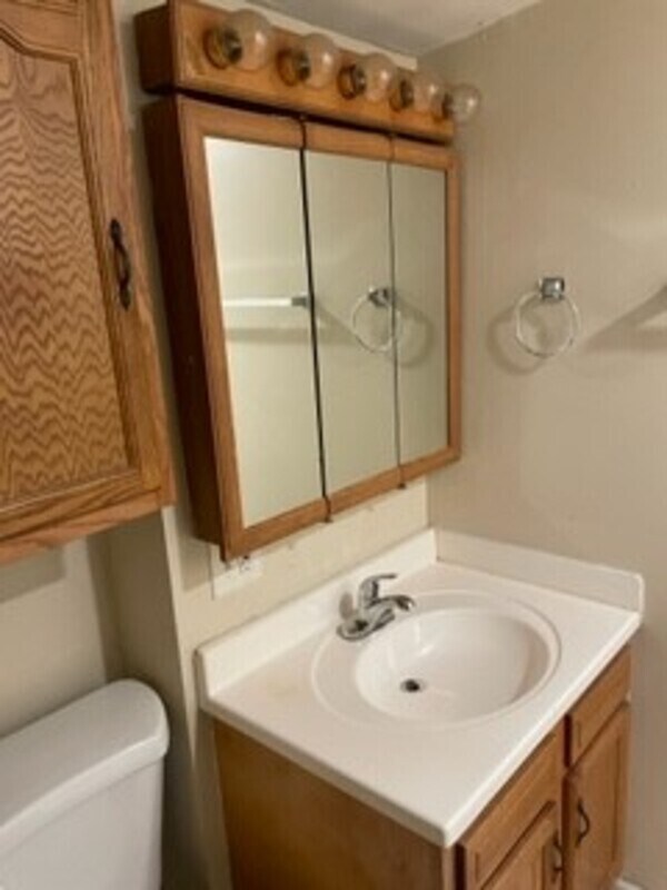 Building Photo - 1127 Lincoln Ave