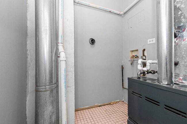 Building Photo - 5201 S Calumet Ave