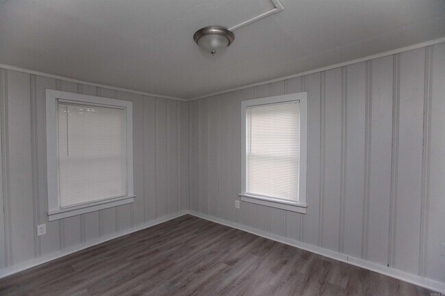 Building Photo - 301 Boggs St