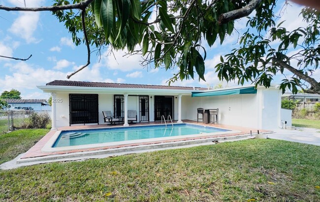 Building Photo - 3225 SW 94th Ave