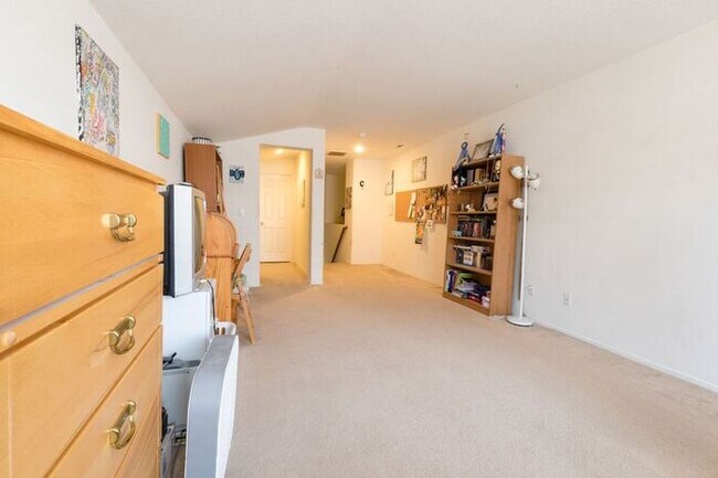 Building Photo - 4 Bed Home for Rent Palmdale CA 93551