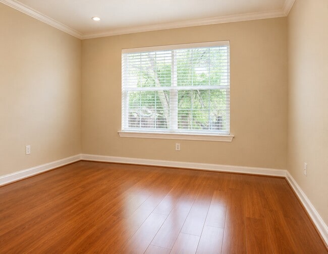Building Photo - 14218 Swallowfield Dr