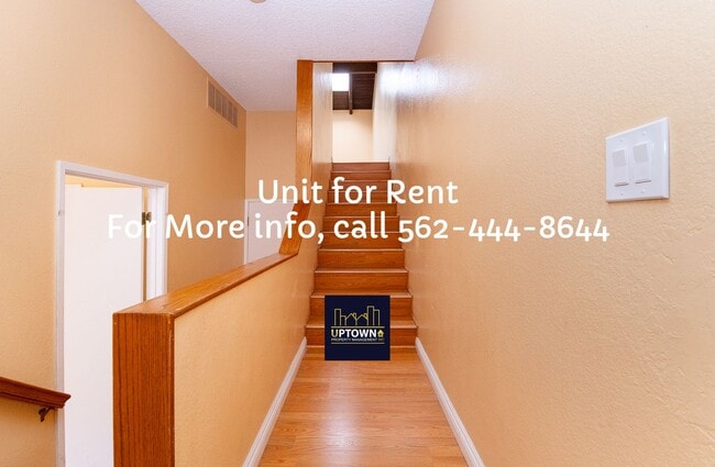 Building Photo - Townhome - 3 Bedrooms-2 Baths - Santa Ana