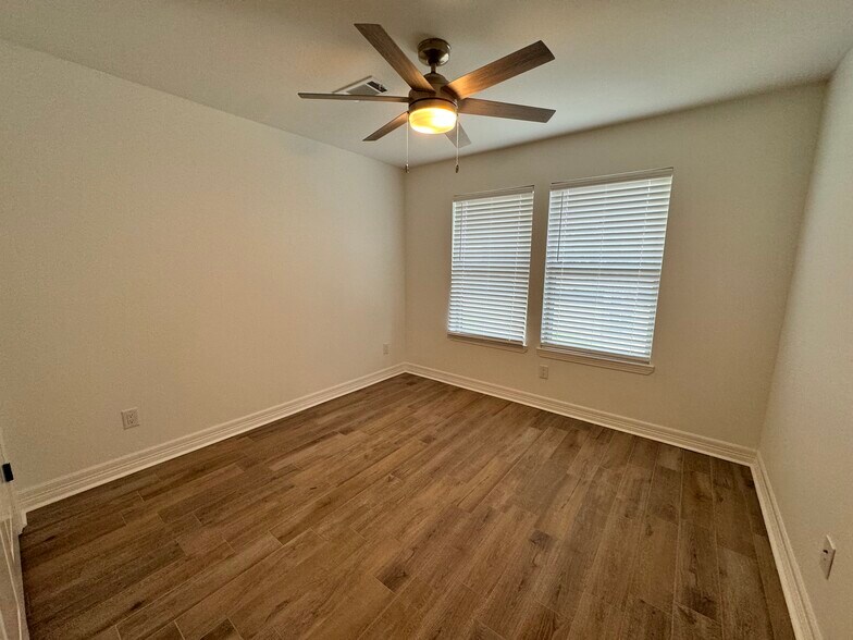 Building Photo - 540 S 28th St