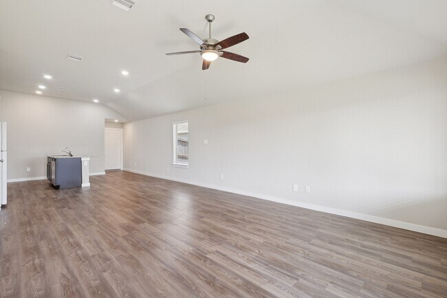 Building Photo - 920 Gentle Moss Dr