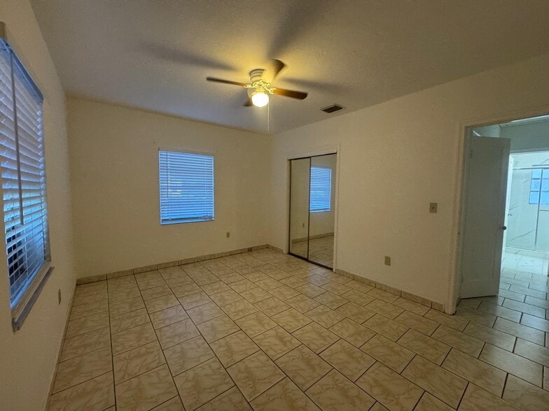 Building Photo - 2732 SW 23rd Ter