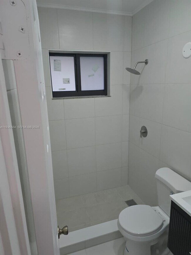 Building Photo - 14410 NE 5th Pl