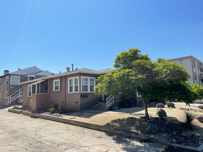 Building Photo - 3 Bedroom, 1 Bathroom Single Family Home in Desirable area of Talmadge