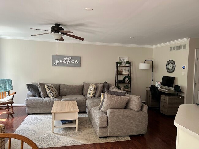 Living Area - 963 Katie Cir