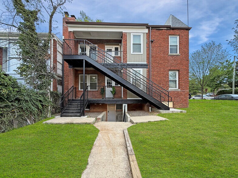 Building Photo - 4800 3rd St NW