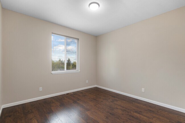 Building Photo - 3164 E 16th Ave