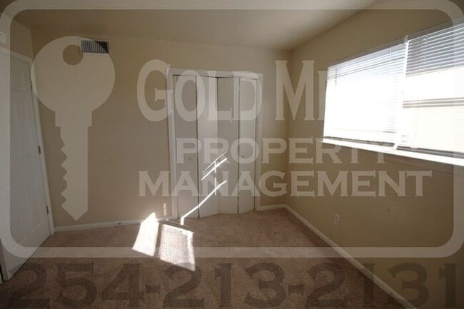 Building Photo - 609 Sunset Ln