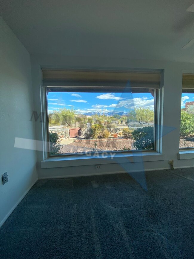 Building Photo - Spacious 2 Bed - Mountain Views!