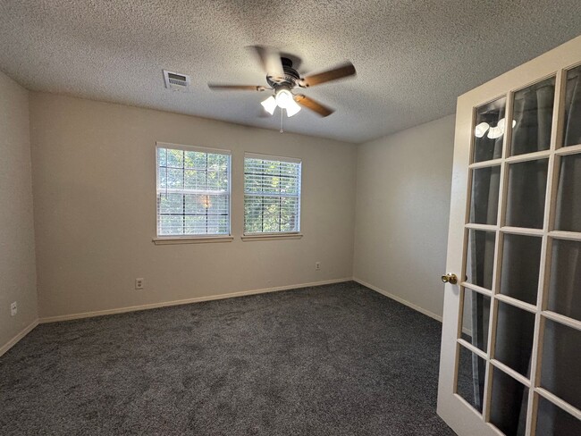 Building Photo - 4 Bedroom 2.5 Spacious House In Fianna Hills