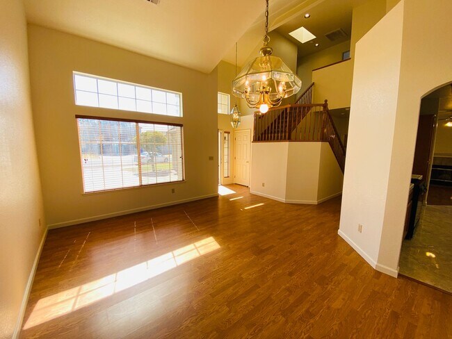Building Photo - Laguna Home on Quiet Cul-De-Sac