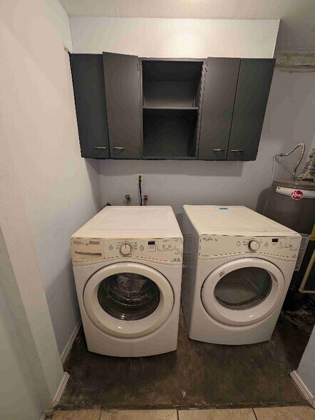 Building Photo - 339 W Bedford Ave