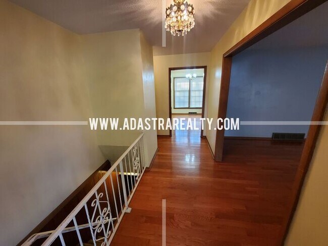 Building Photo - Five Bedroom Home in South KC-Available NOW!!