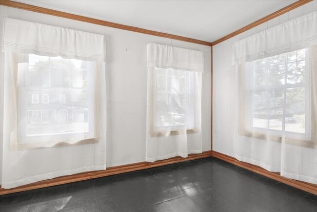 Building Photo - 715 Truman Pkwy