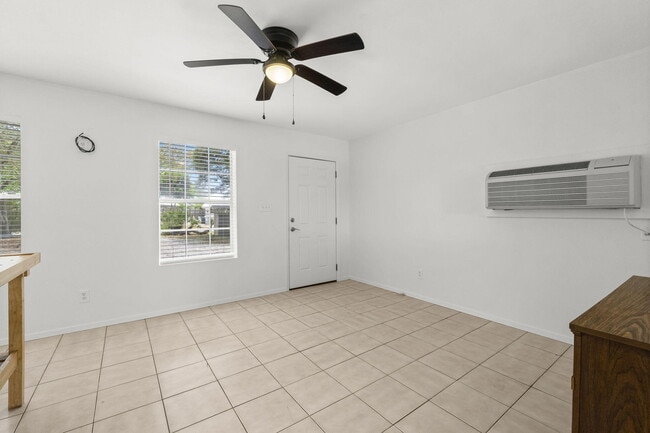 Building Photo - 133 Sunrise Cir