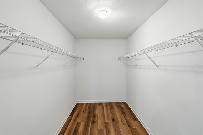 Building Photo - 1725-1727-1727 Louise Cir