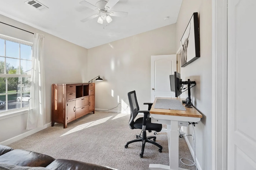 Building Photo - 5433 Perlou Ln