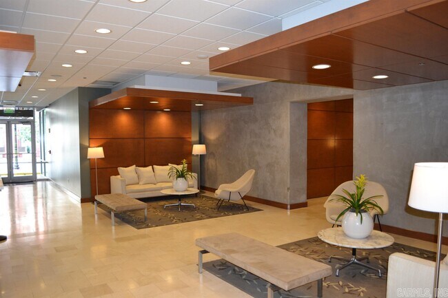 Building Photo - 315 Rock St