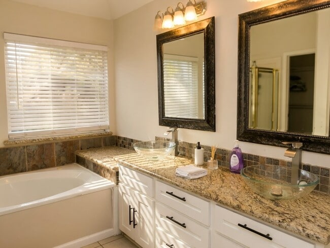 Building Photo - 15922 Cutten Rd