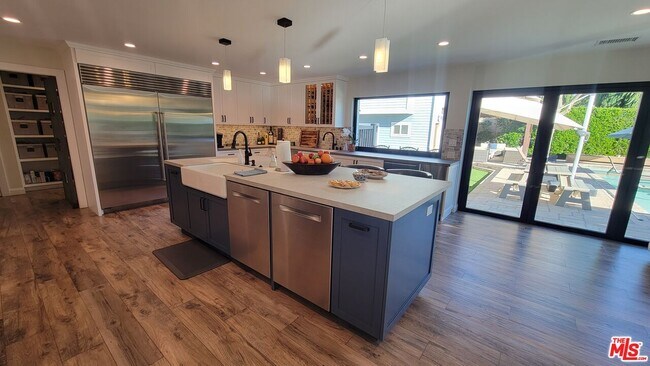 Building Photo - 4744 Haskell Ave