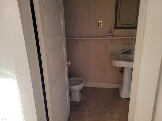 Building Photo - 2 br, 1 bath House - 922 Greendale Drive