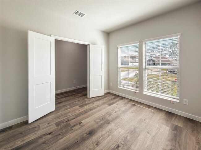 Building Photo - 436 Shoreview Dr