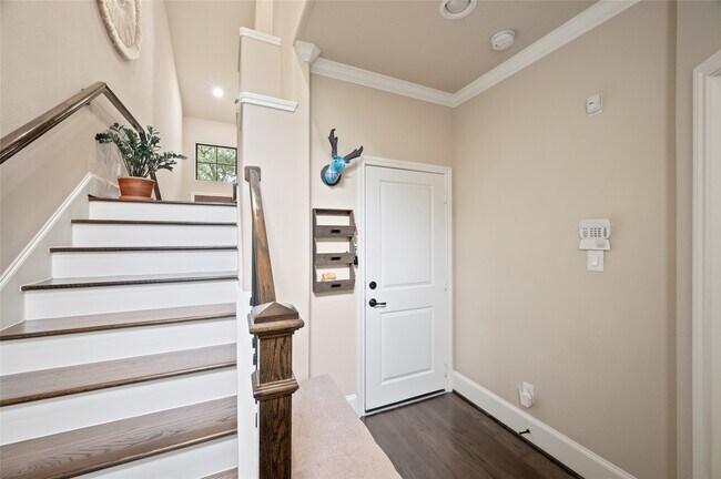 Building Photo - 1114 W 25th St