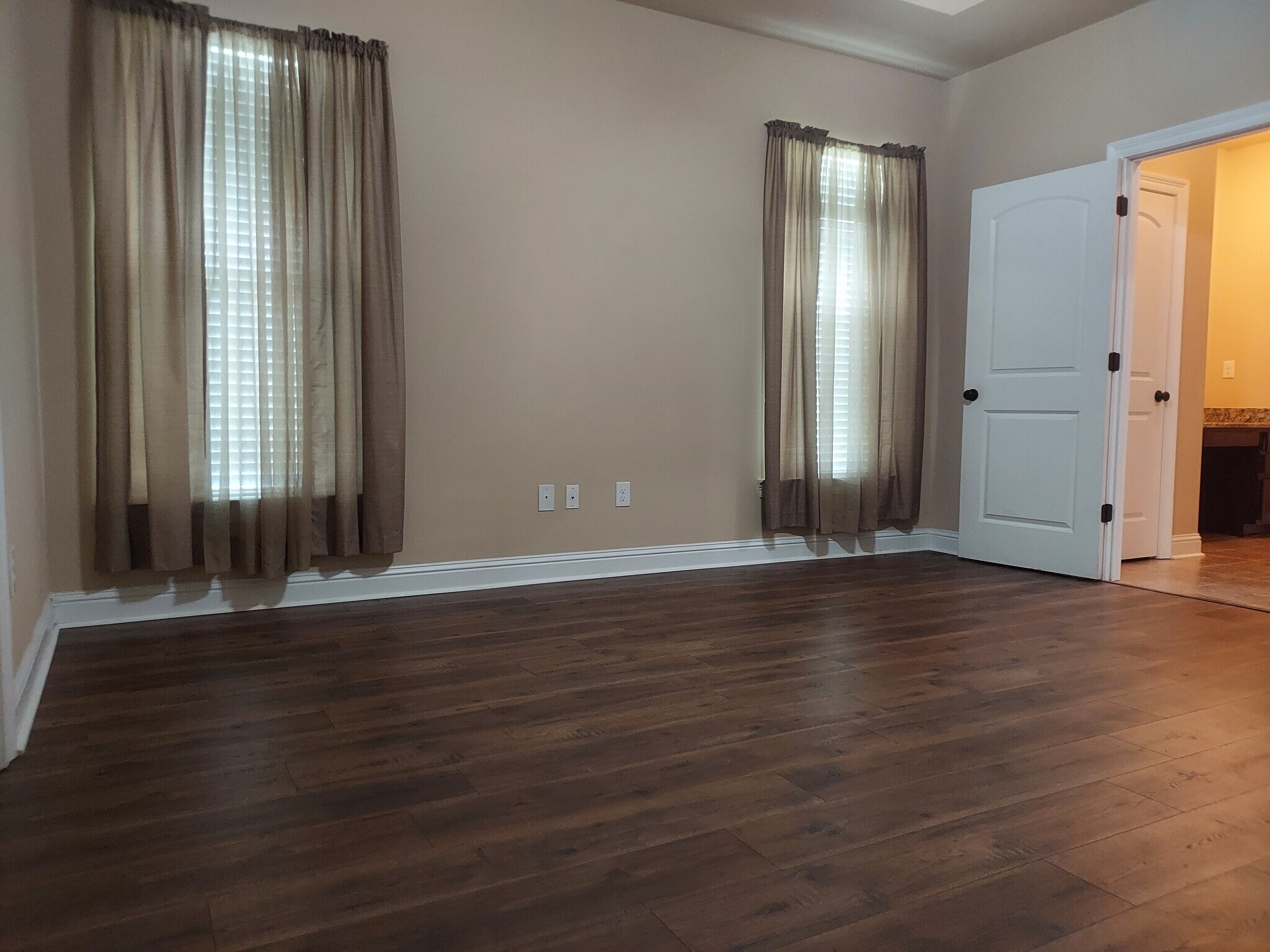 Master bedroom - 742 Red Pine Dr