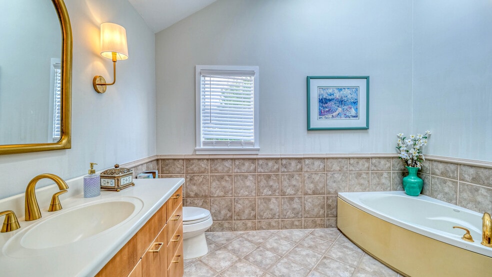 Building Photo - 6 Brunswick Ct