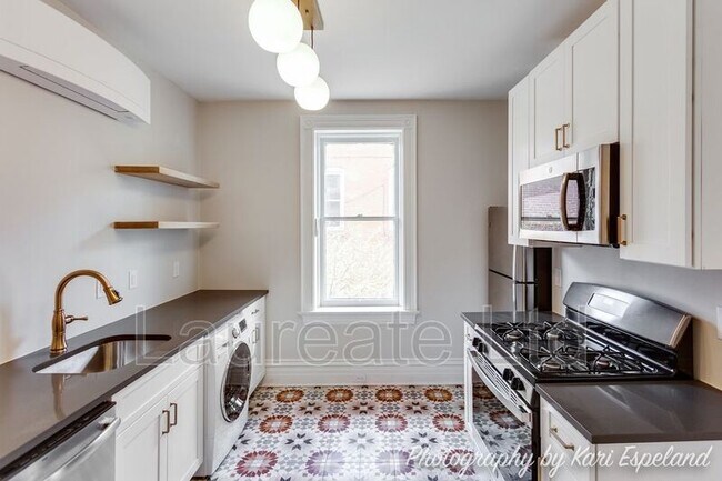 Building Photo - 1452 Detroit St