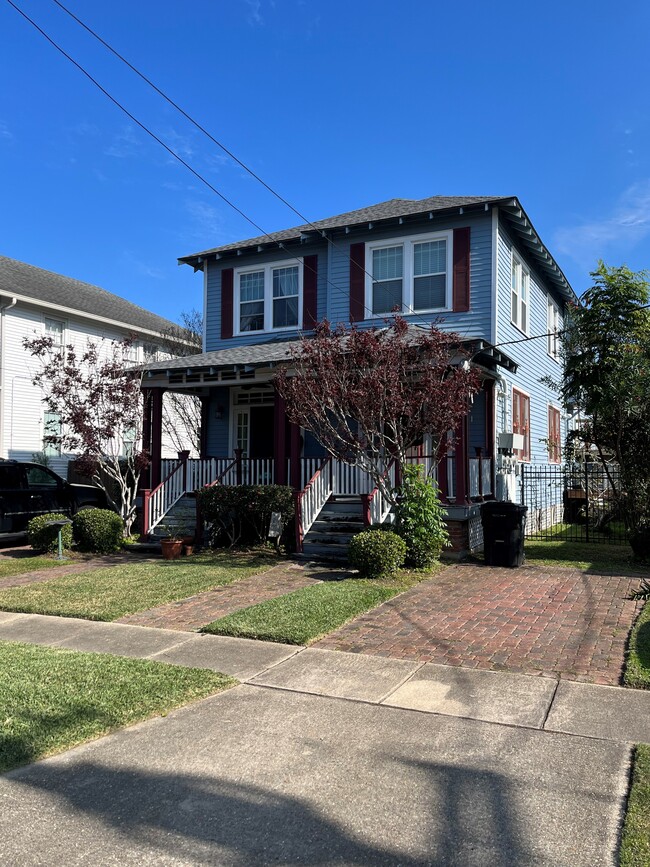 Building Photo - 5821 Catina St