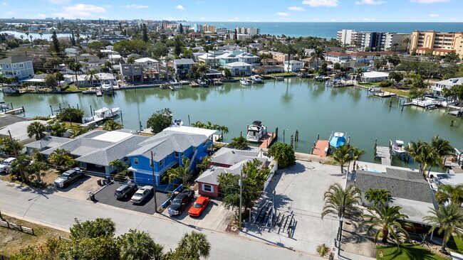 Building Photo - 231 E Madeira Ave