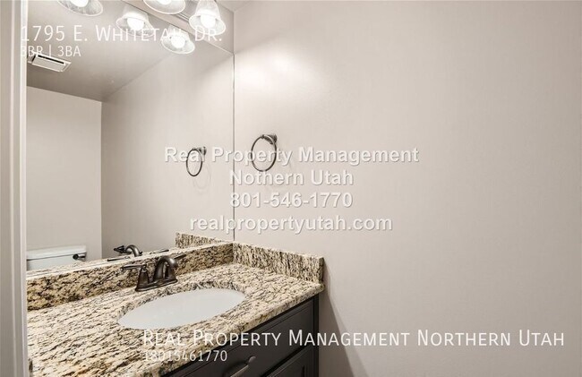 Building Photo - 1795 E Whitetail Dr