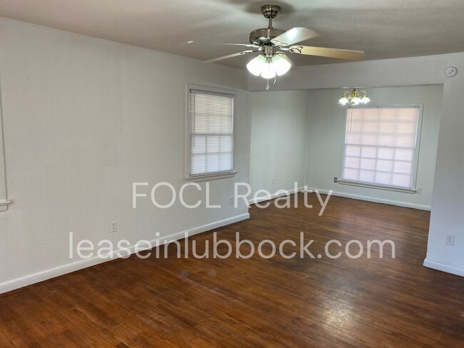 Building Photo - Bright and Welcoming 3/2/1 in the Maxey Park Neighborhood