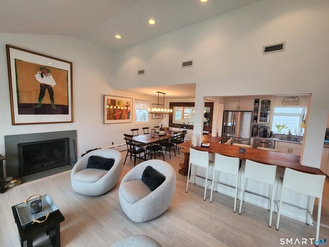 Building Photo - 4 Spriteview Ave