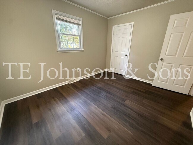 Building Photo - Cozy 3 Bedroom Home with Modern Touches in Winston-Salem