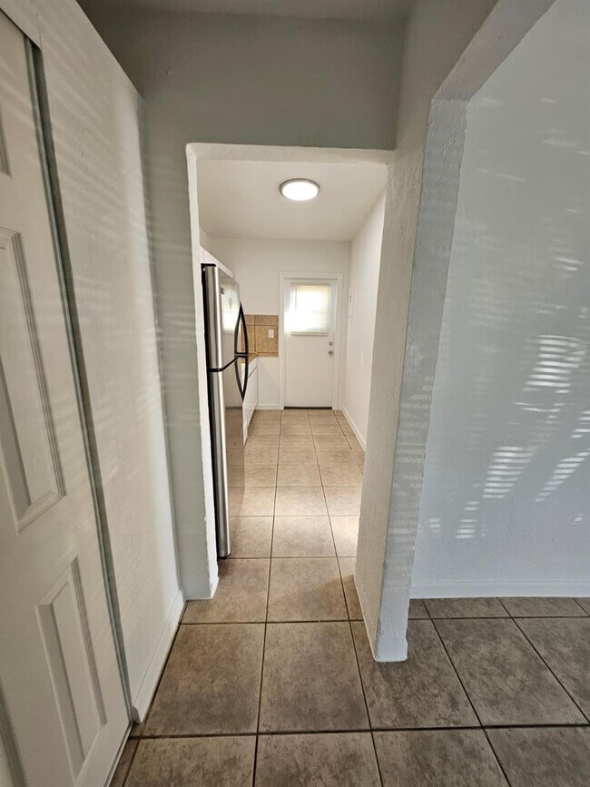 Building Photo - 1100 NE 12th Ave