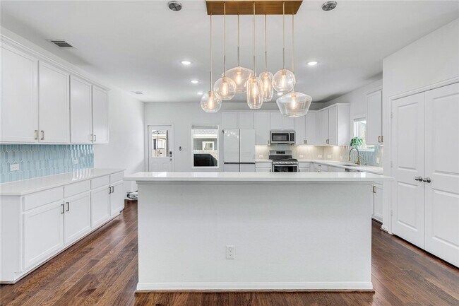 Building Photo - 108 Greenthread Dr