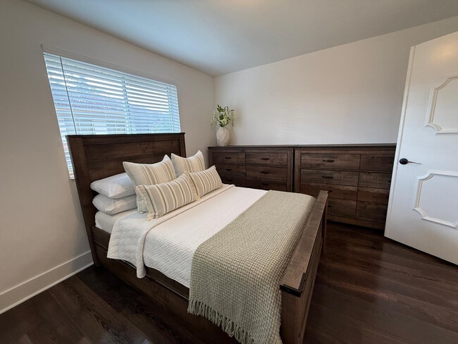 Building Photo - 16206 Glenmoor Dr