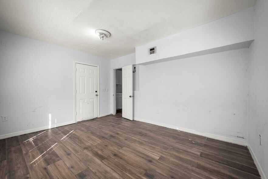 Building Photo - 1602 Wambolt St