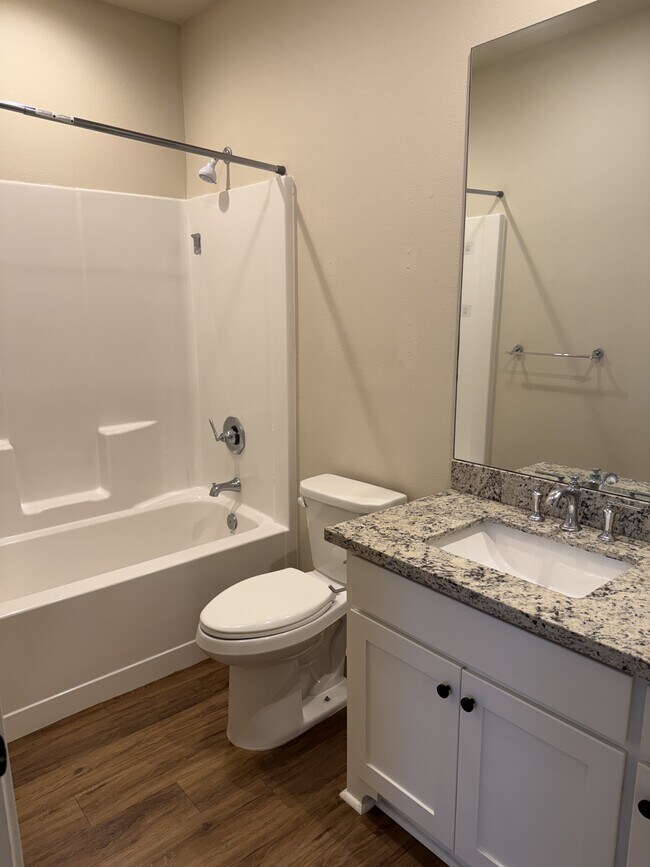 Building Photo - 5670 Shadowbend Cir N